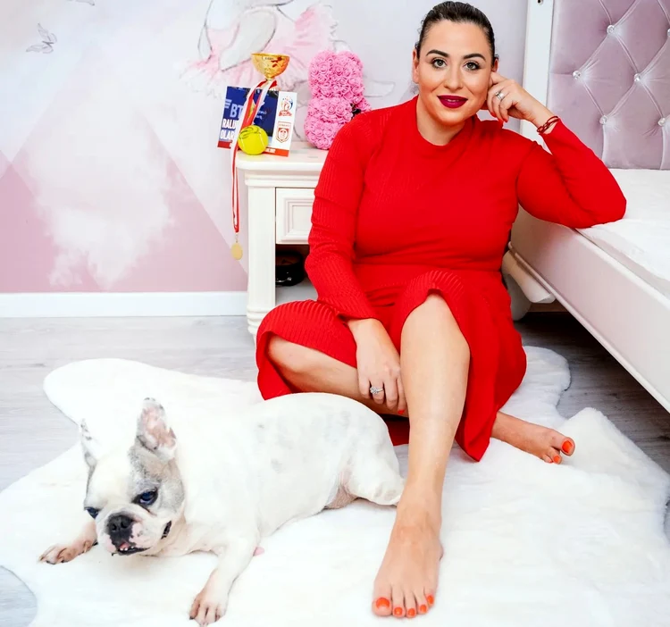 Oana Roman este în doliu. Bubble, cățelușul său, s-a stins din viață / Foto: Instagram