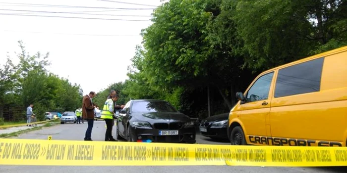 Poliţiştii criminalişti strâng probe din zona conflictului Foto: obiectivbr.ro