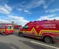 Echipajele de intervenție acordă asistență victimelor.