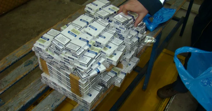 Ţigările au fost confiscate de poliţiştii de frontieră vasluieni FOTO: adevarul