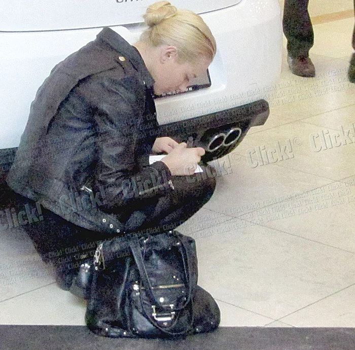 
    Laura a atras publicul ca un  magnet la un  eveniment Citroën  