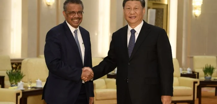 Preşedintele OMS, Tedros Adhanom, şi preşedintele Chinei. Xi Jinping. FOTO: AFP