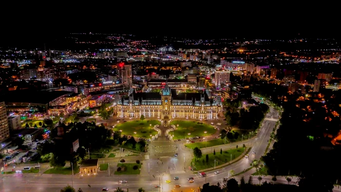 Un mare oraș din România stinge luminile pe timpul nopții/ sursa Shutterstock