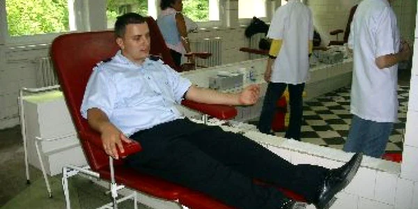 Bacău: Pompierii au donat sânge