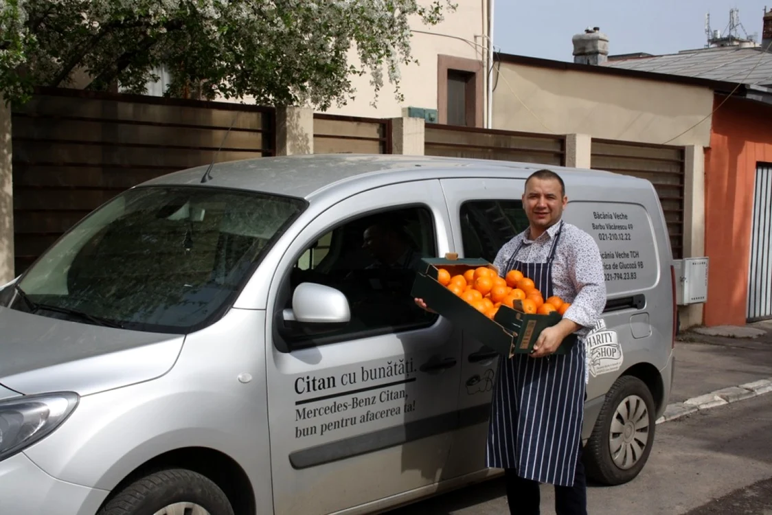 Mercedes-Benz Citan, maşina folosită pentru livrările băcăniei.