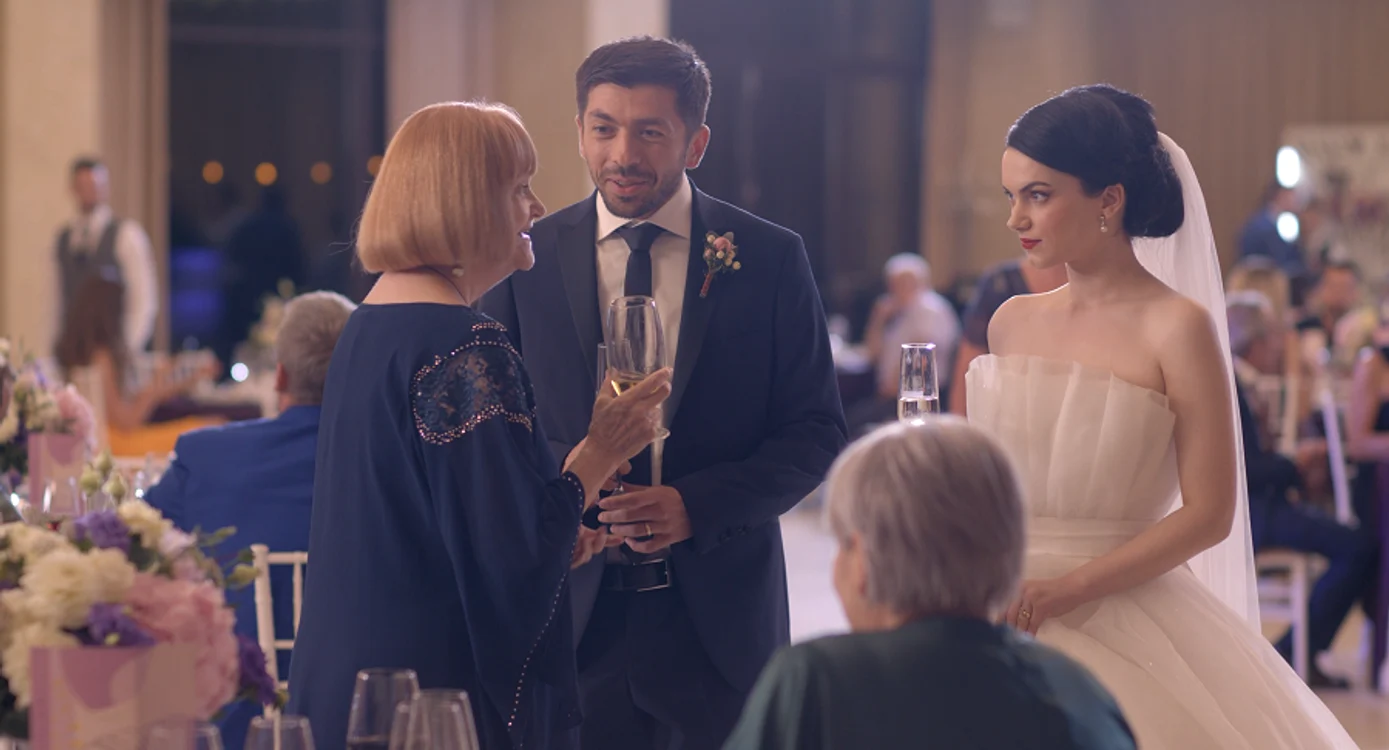 Mircea Bravo și Alexandra Spătărelu in filmul de comedie „Nuntă pe bani“ Arhivă Adevărul