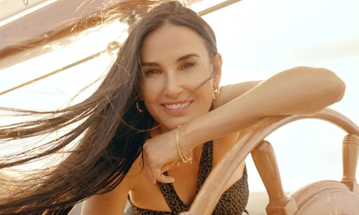 Demi costum de baie jpg