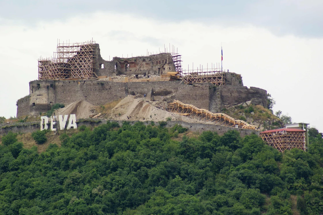 Cine se sacrifică pentru Cetatea Devei   ? jpeg