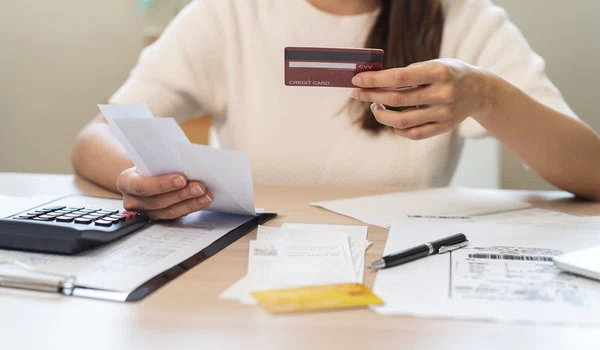 Datorii - calcule - facturi FOTO Shutterstock 