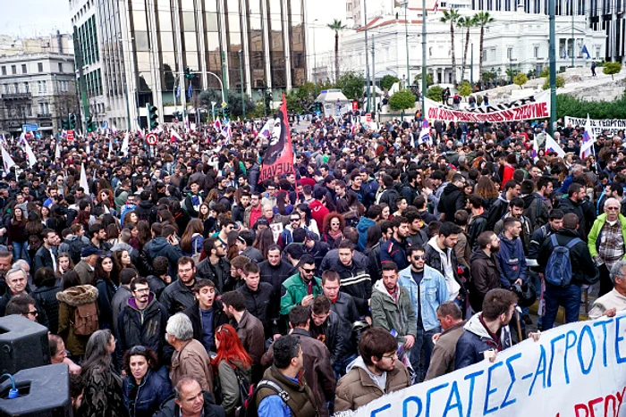Fermierii greci s-au ciocnit și cu forțele de ordine în timpul unui protest organizat în centrul Atenei pe 13 februarie Foto: Getty Images