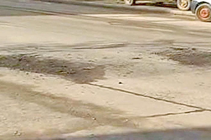 Pentru moment, gropile au fost nivelate, dar săptămâna viitoare vor avea, din nou, nevoie de reparaţii