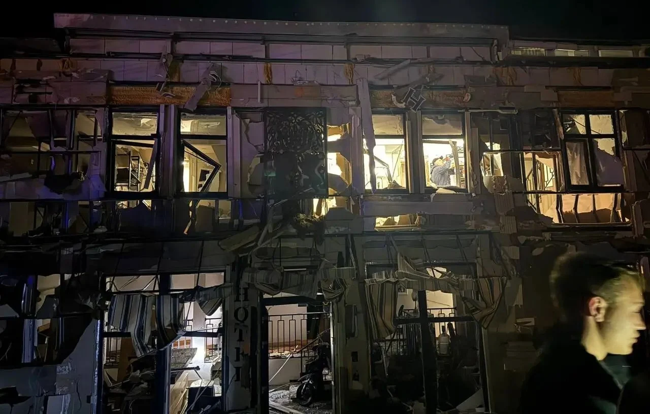 Atac masiv asupra Odesei: hotel și clădiri înalte avariate, printre răniți se numără și copii
