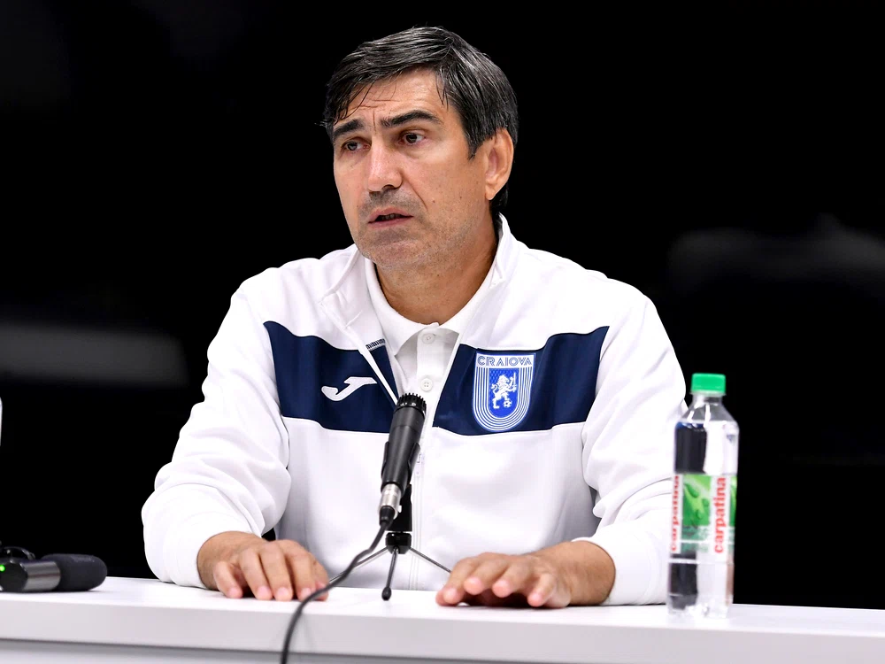 
    Victor Pițurcă spune că Gigi Becali e tot timpul pe banca tehnică a FCSBFoto: Sport Pictures  