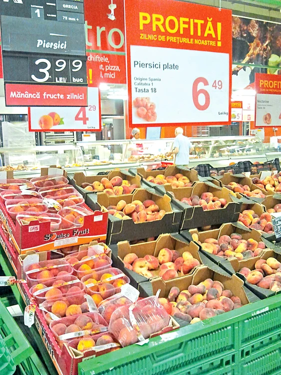 Piersicile românești sunt doar o amintire. Rafturile sunt invadate de fructe din Grecia și Spania