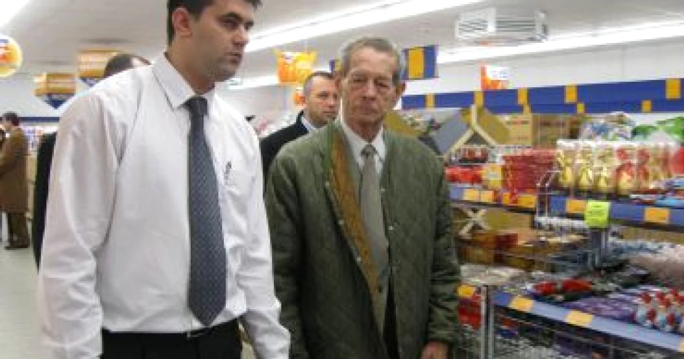 Regele Mihai I a fost clientul unui supermarket din Deva