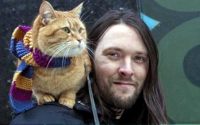 James Bowen şi Bob, îngerul păzitor. FOTO theguardian.com
