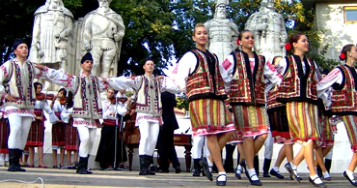 Iasi: Zeci de artişti invitaţi la Festivalul „Cătălina“