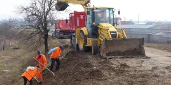 Se lucrează pe Drumurile Judeţene