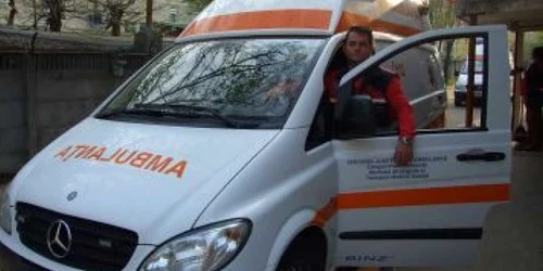 Bărbatul a fost transportat de urgenţă la spital/foto: Arhiva