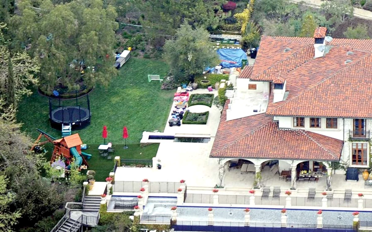 Cei doi deţin  un palat de casă  în Los Angeles