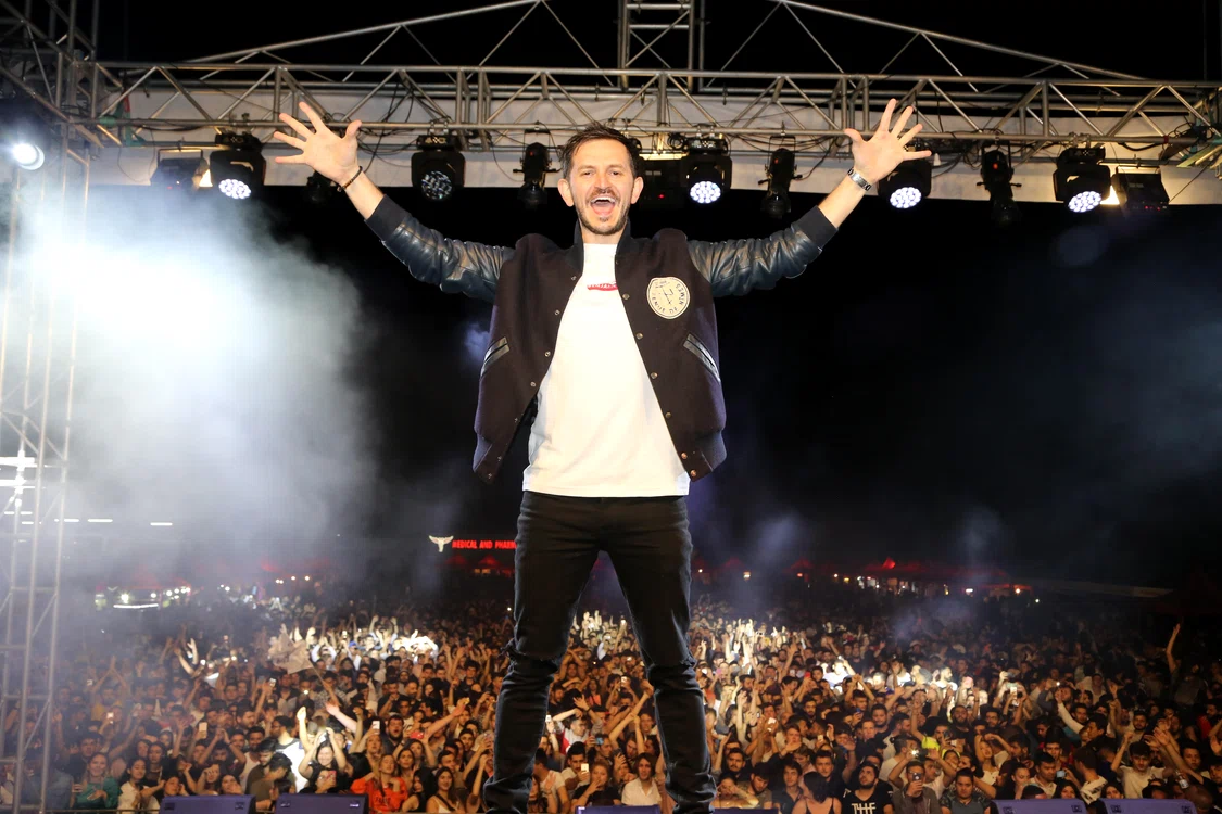 DJ-ul turc Burak Yeter închide prima seară la The Artist Awards