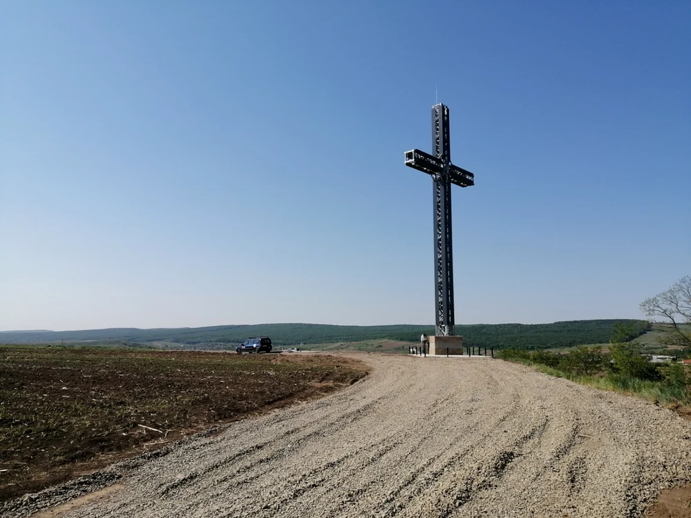 Crucea de pe ”Dealul Crucii”, comuna ”Mihai Eminescu” Botoşani.