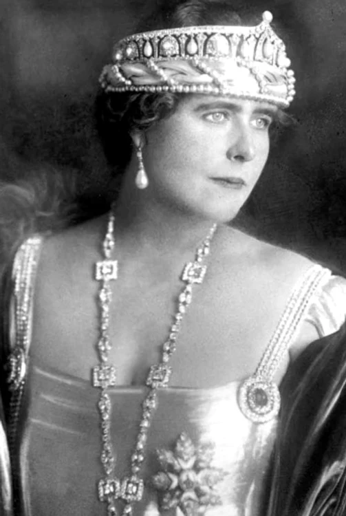 Regina Maria cu tiara Cartier foto tumblr jpg