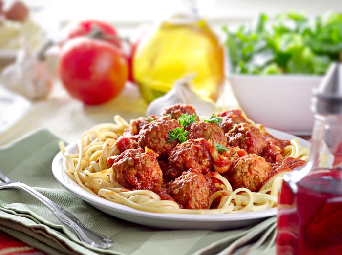 Spaghete cu chifteluțe