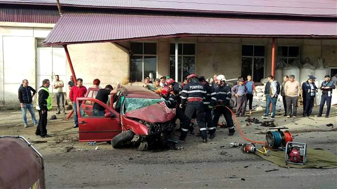 O tânără a murit într-un accident produs de doi interlopi băuţi ce s-au luat la întrecere. FOTO www.monitorulbt.ro
