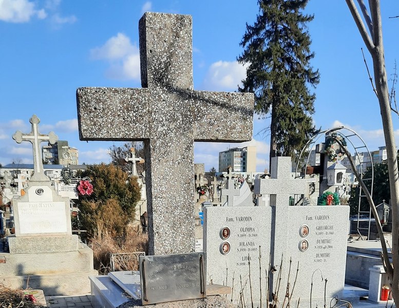 Propunere inedită legată de mormintele personalităților de la „Eternitatea” din Bacău, ajunse ruine. Cine le-ar putea administra