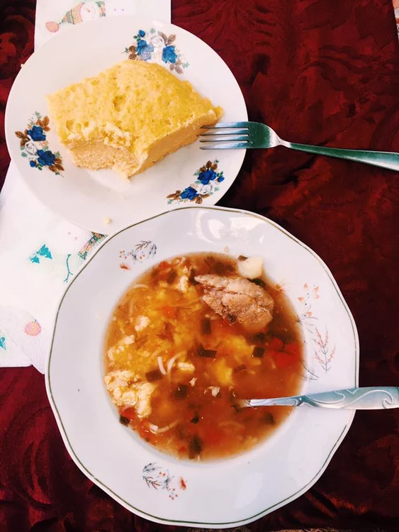 Andreea Bălan s-a răsfățat cu mâncare tradițională acasă la bunica