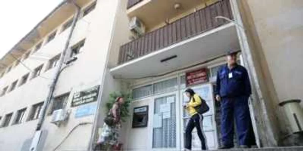 Studenţii din afara Craiovei au lăsat căminul pentru a petrece sărbătorile în familie. Foto: Arhivă. 