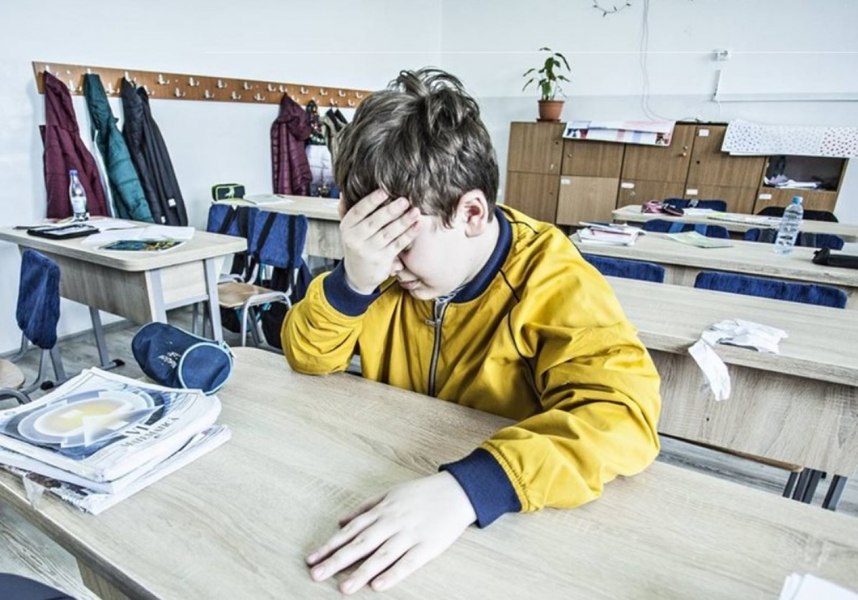 Peste 70% dintre elevi au fost agresați la școală. Psiholog: „Mii de copii sunt bătuți și umiliți sub privirile profesorilor" ANALIZǍ
