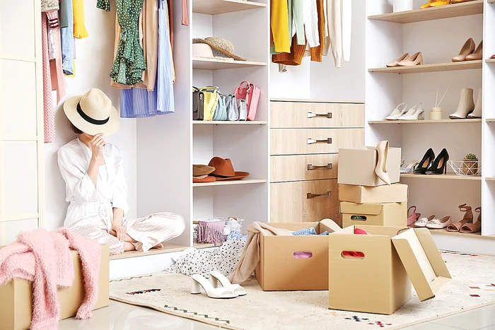 Fă ordine în dulapul  cu haine ca să ştii ce ai  şi să nu mai cumperi