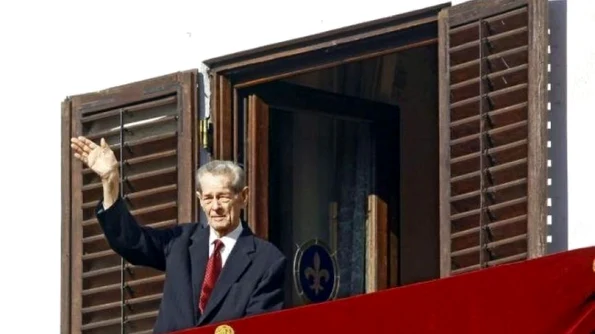 LIVE, ora 11 00 Dezbatere Historia: Războiul Regelui Mihai cu Hitler şi Stalin jpeg