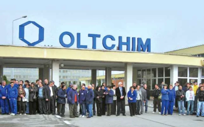 Pentru cei 3.400 de muncitori de la Oltchim, repornirea combinatului este vitală