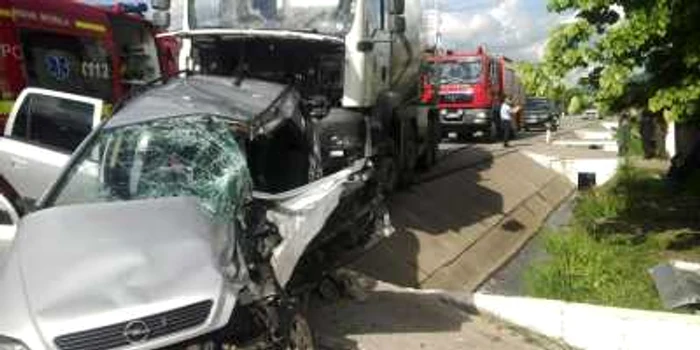 În urma accidentului o femeie a murit sub ochii fiicei sale adolescente