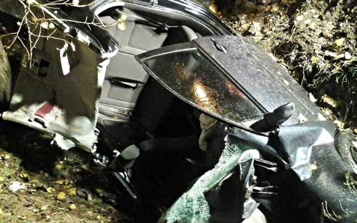 Şoferul autoturismului a murit pe loc. Foto: SMURD Galaţi