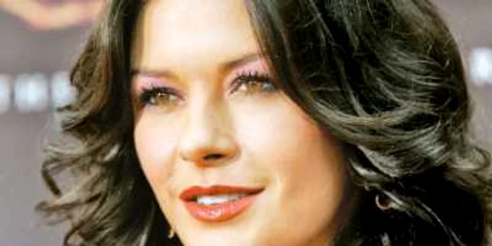 Catherine Zeta-Jones a fost taxată pentru ţinută  