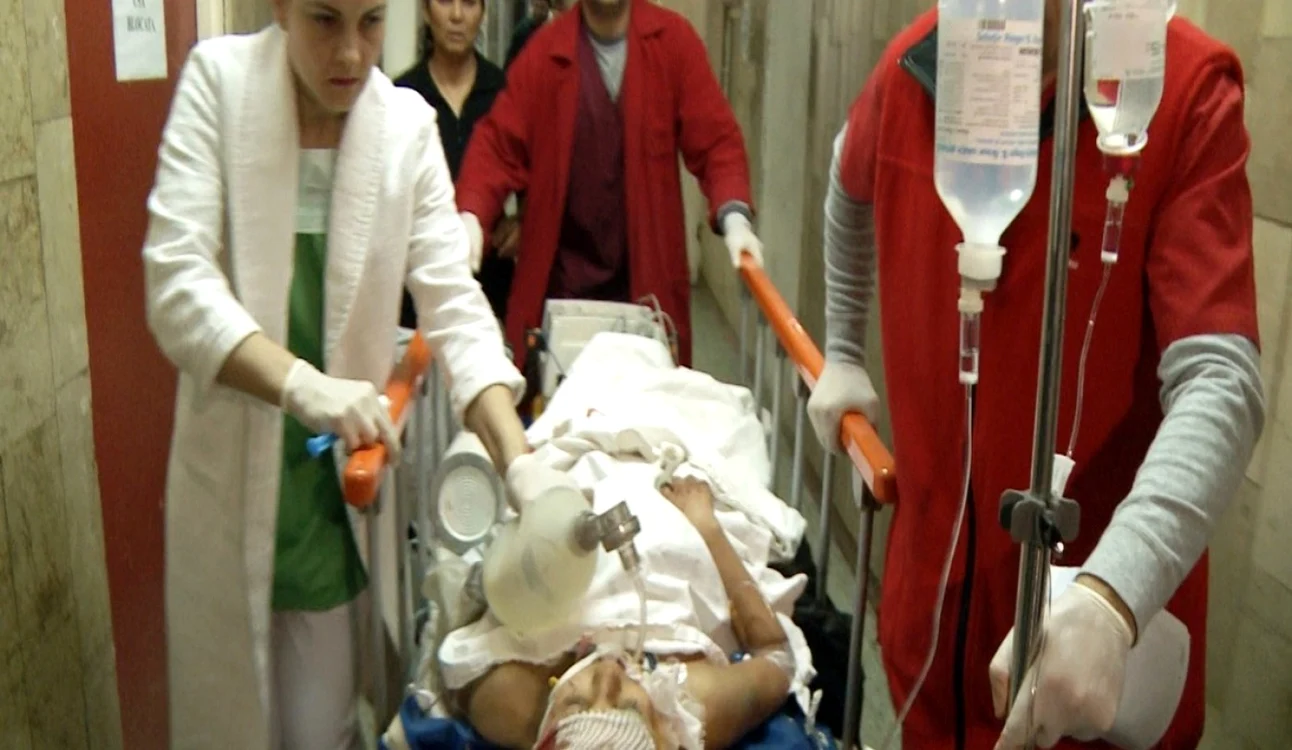 Victima se află în stare de comă la secţia de reanimare a Spitalului de Urgenţă