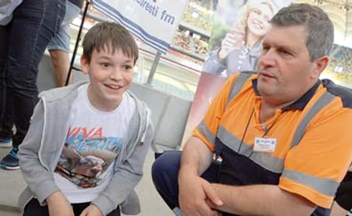 
    Peste 6.000 de oameni au dansat  pe plaja din Constanţafoto: Claboo Media   