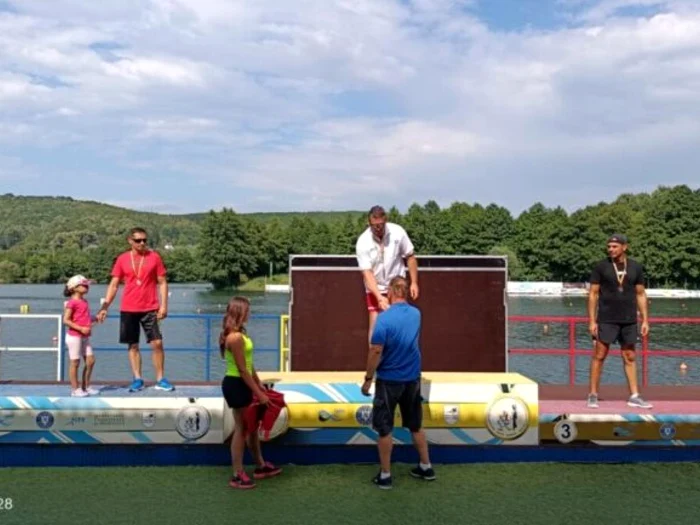 Momentul în care Laurențiu Rusu este premiat FOTO Centrul de Detenție Tichilești