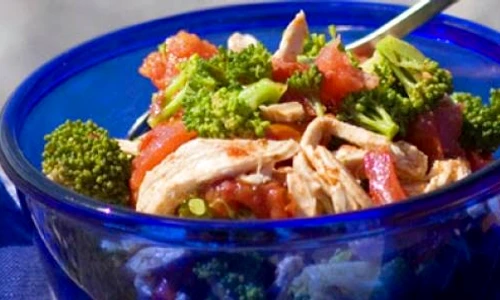 salata pui broccoli rosii jpeg