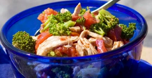 salata pui broccoli rosii jpeg