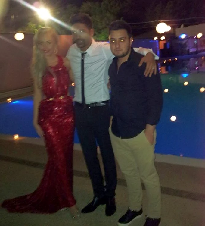 Connect-R şi Misha s-au fotografiat cu invitaţii la nunta lor de miercuri (Foto: arhiva personală)