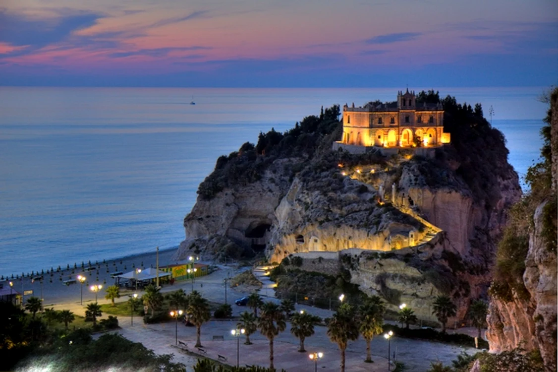 Tropea din regiunea Calabria, printre cele mai frumoase plaje din Italia