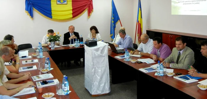 La Direcţia Agricolă a avut loc astăzi şedinţa lunară a Colegiului Prefectural (foto - Instituţia prefectului)