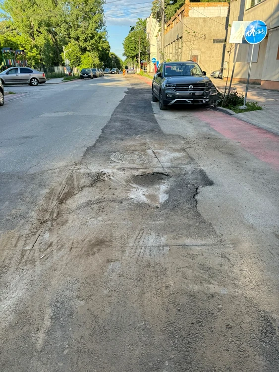 Cetățenii din Corabia spun că nu mai pot circula pe străzi în siguranță FOTO: cititor Adevărul