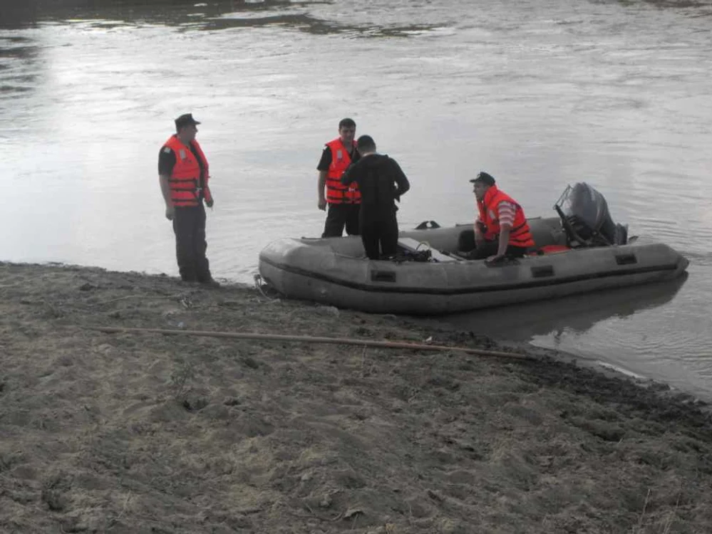 Militarii ISU Ialomiţa au demarat procedurile de căutare a trupului tinerei FOTO: ISU IL