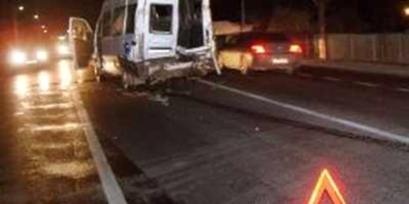Grav accident pe E7: 2 oameni au murit şi alţi 8 sunt răniţi